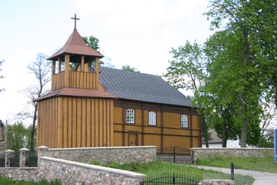 Drewniany kościół w Sawicach